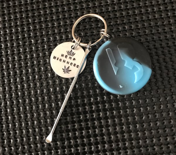 Image of On-The-Go Dab Tool & Silicone Container Keychain