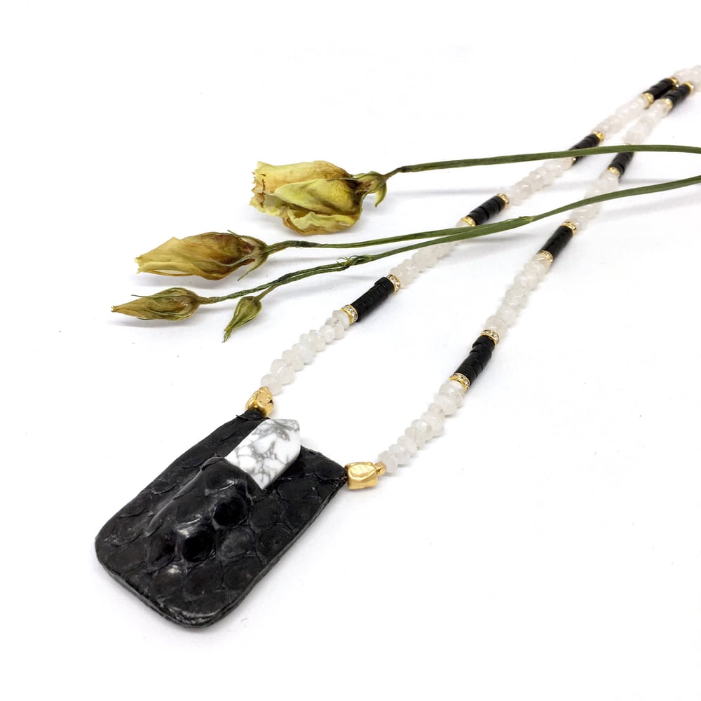 Image of AMULET necklace black/white