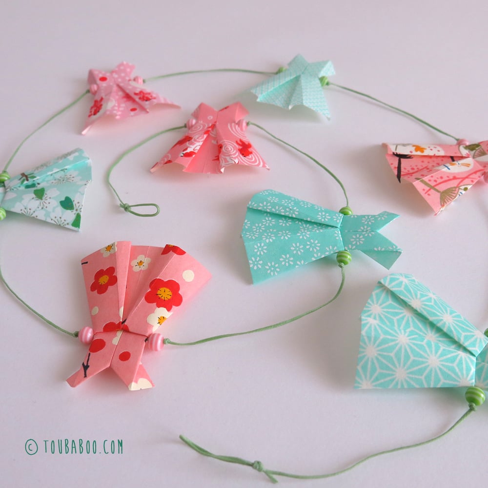 Image of Guirlande origami robes menthe et roses