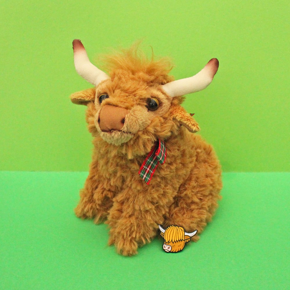 Highland Cow enamel pin - Scottish cattle - ginger - Scotland pin