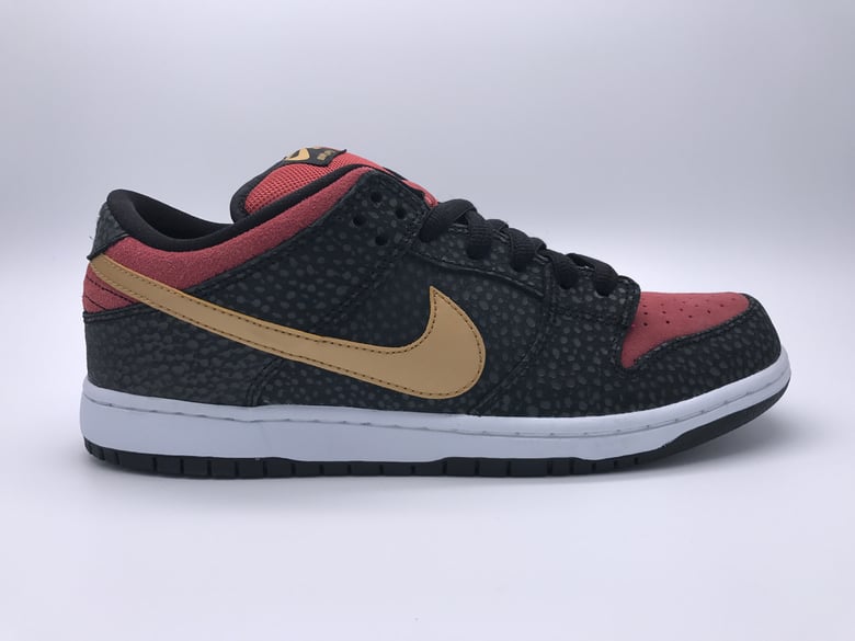 Image of NIKE DUNK LOW PREMIUM SB QS "WALK OF FAME"