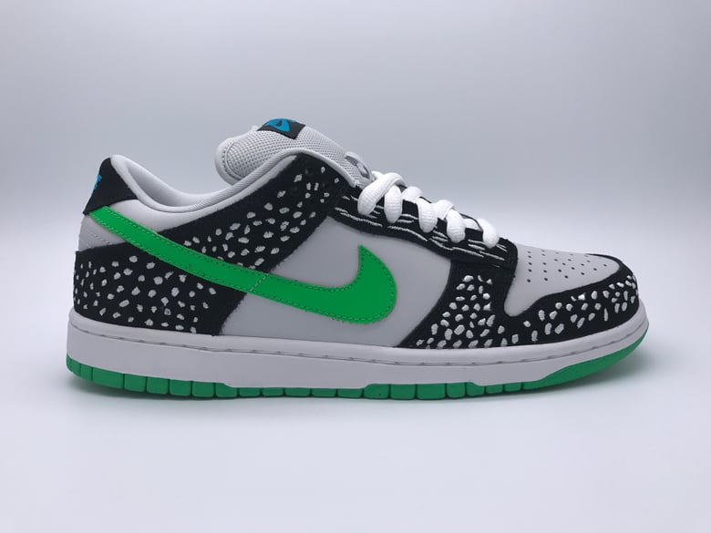 Image of NIKE DUNK LOW PREMIUM SB "LOON"