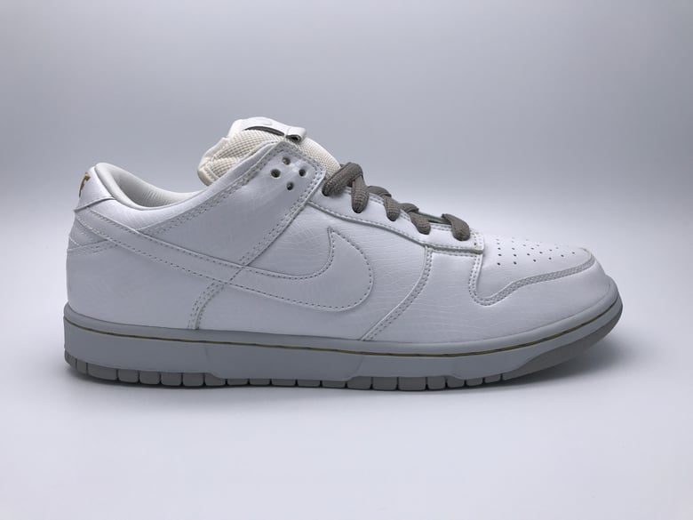 Image of NIKE DUNK LOW PREMIUM SB "MEDICOM 4"