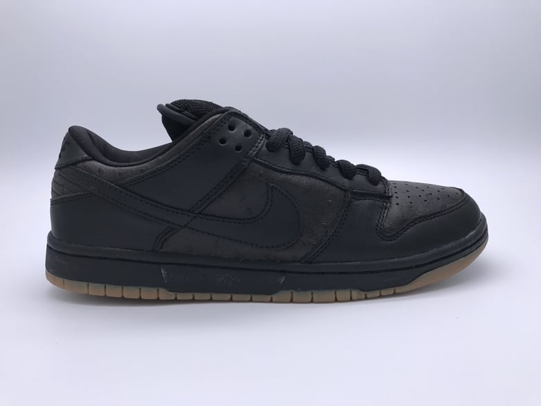 Image of NIKE DUNK LOW PRO SB "OSTRICH"