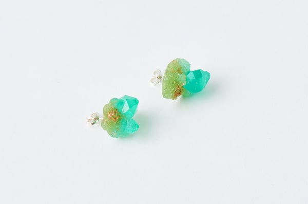 Image of CRYSTAL CLUSTER STUD - Peppermint