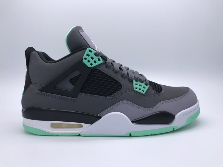 Image of AIR JORDAN 4 RETRO "GLOW"