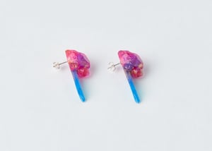Image of LONG STUDS - Fuschia-Turquoise