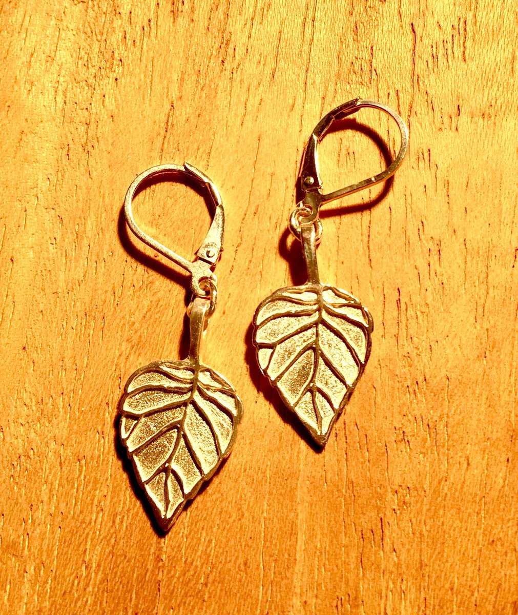 Leaf W Veins Earrings ?auto=format&fit=max&h=1200&w=1200