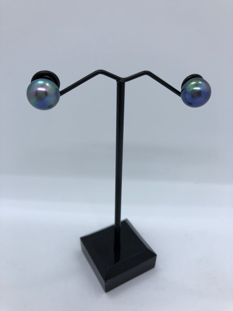 Image of Peacock Freshwater Cultured Pearl Stud Earings