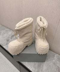 Image 1 of UNISEX FLUFF WINTER BOOTS