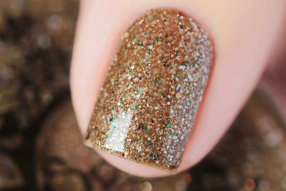 Image of ~Milquetoast~ taupe crème w/multichrome flakes and a silvery shimmer!