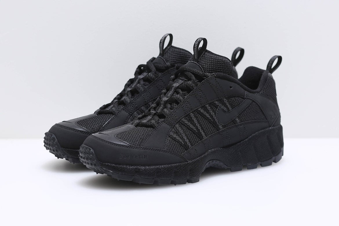 Image of SUPREME X NIKE AIR HUMARA