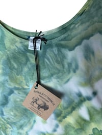 Image 5 of ♻️ UPCYCLED L Cotton Tank in Verdant Agate Ice Dye