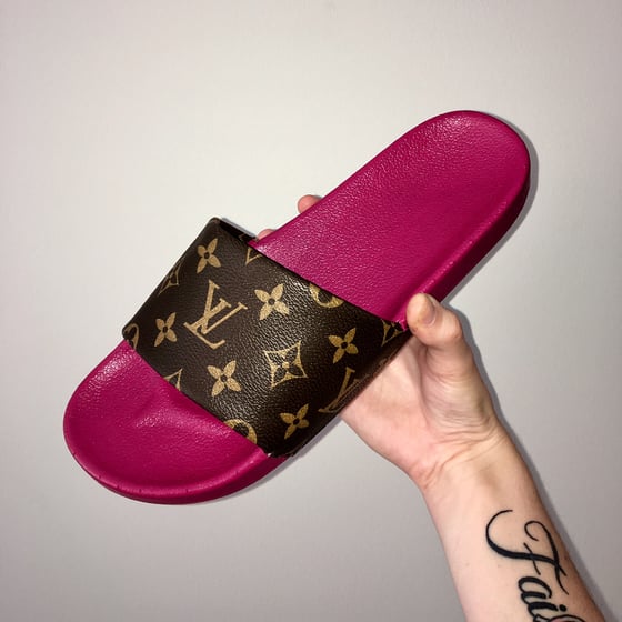 Image of Custom Louis Vuitton Flops - Rosé