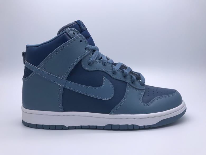 Image of NIKE DUNK HIGH LE "REVERSE RAPID"