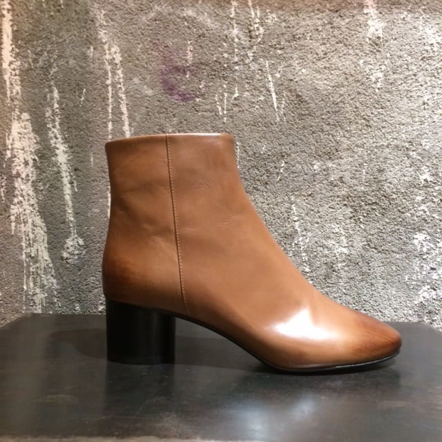 Image of ISABEL MARANT - Boots en cuir lisse DANAY Beige