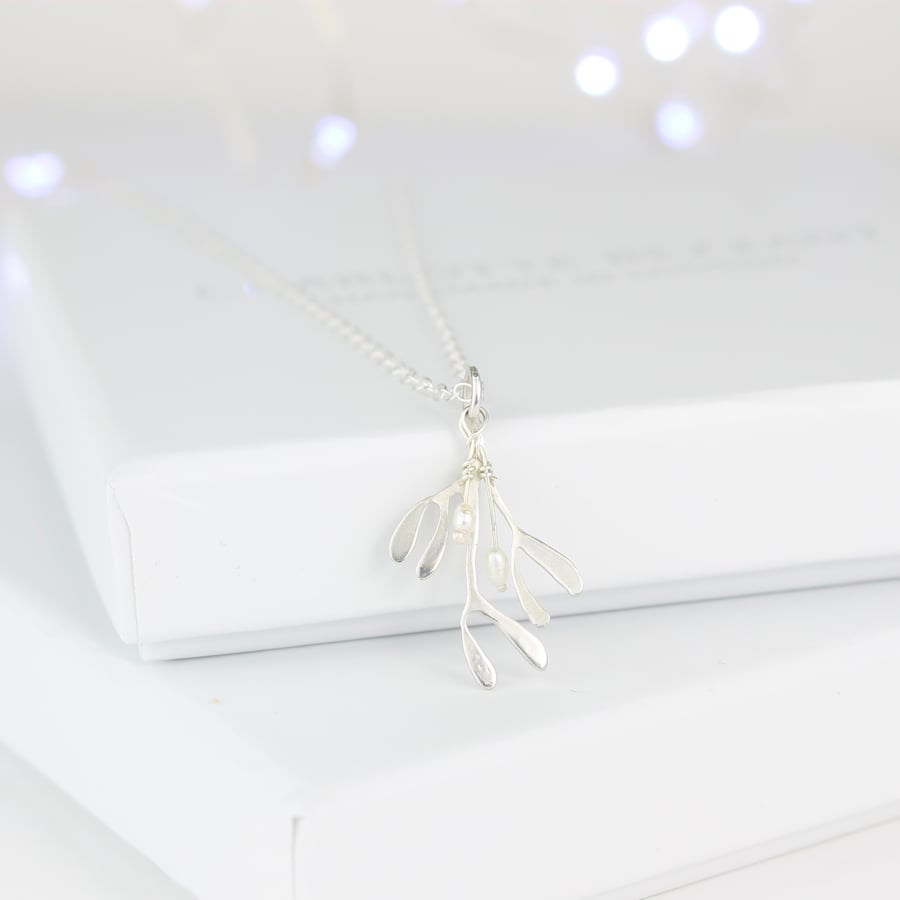 Image of Mistletoe necklace