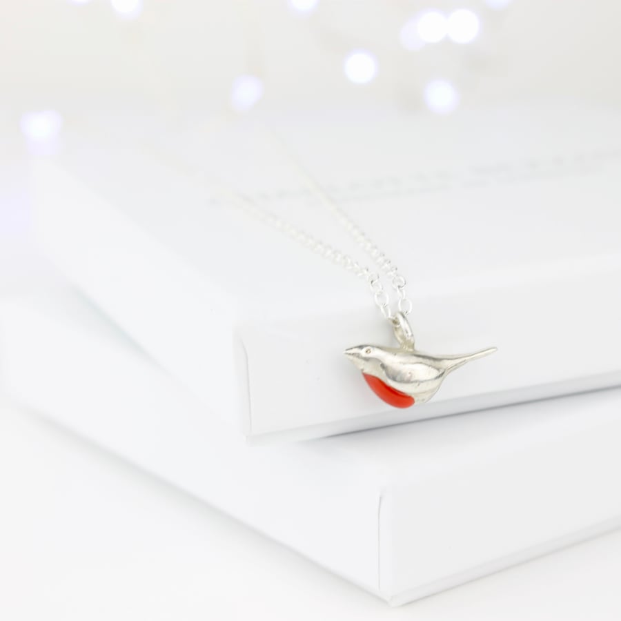 Image of Robin necklace.