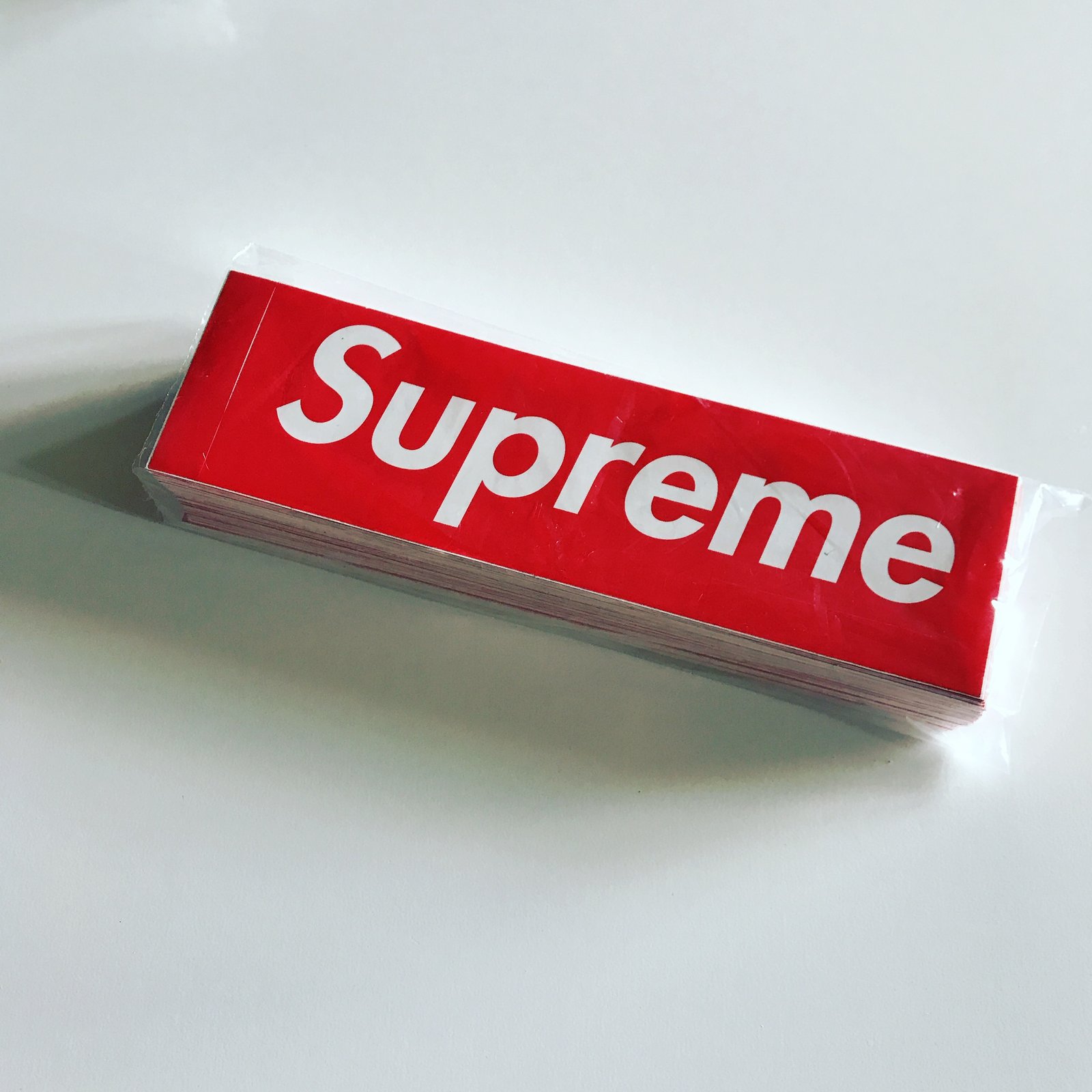 box logo red