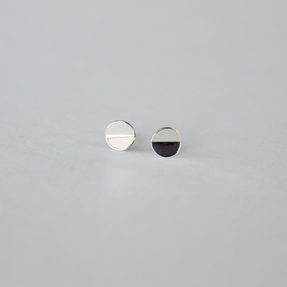 Image of circle fold studs