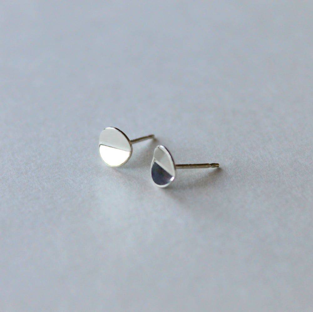Image of circle fold studs