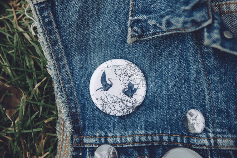 Image of heron pinback button / magnet