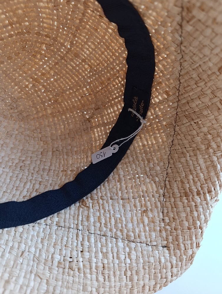 Image of Cappello cloche paglia con ciuffi