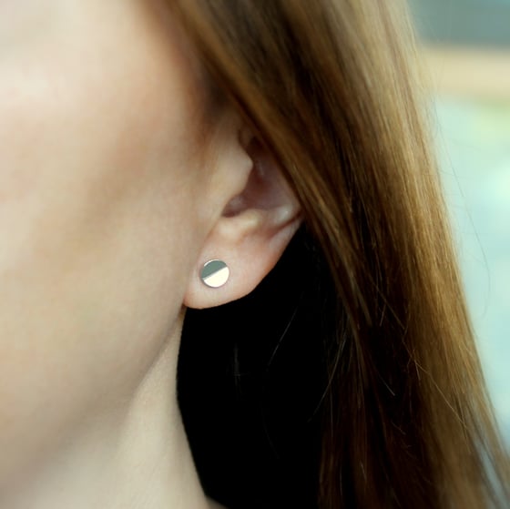 Image of circle fold studs