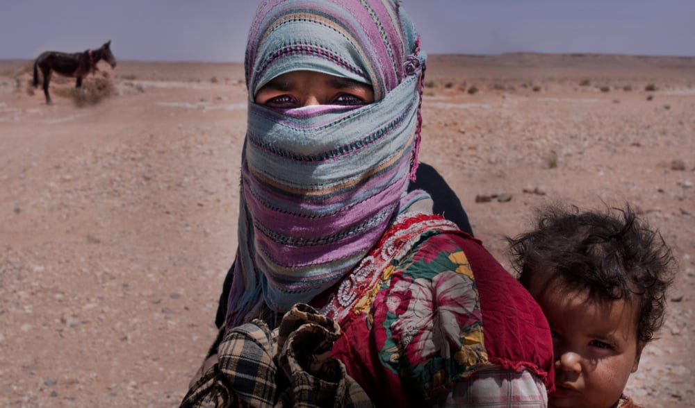 Image of Berber Woman with Child - Western Sahara