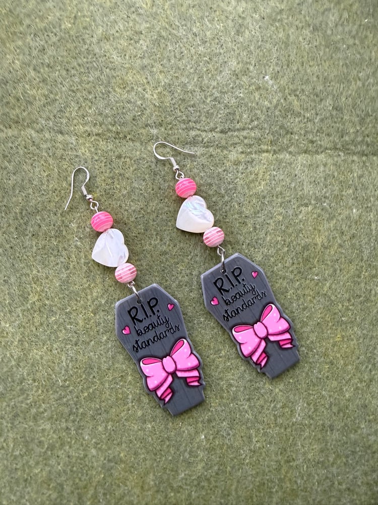 Image of Beauty standard bow earrings 🎀🤍