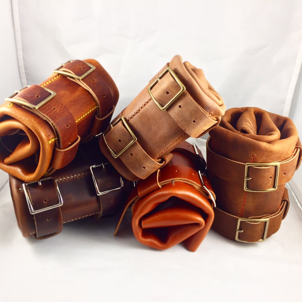 Image of Man Belt Knife Roll