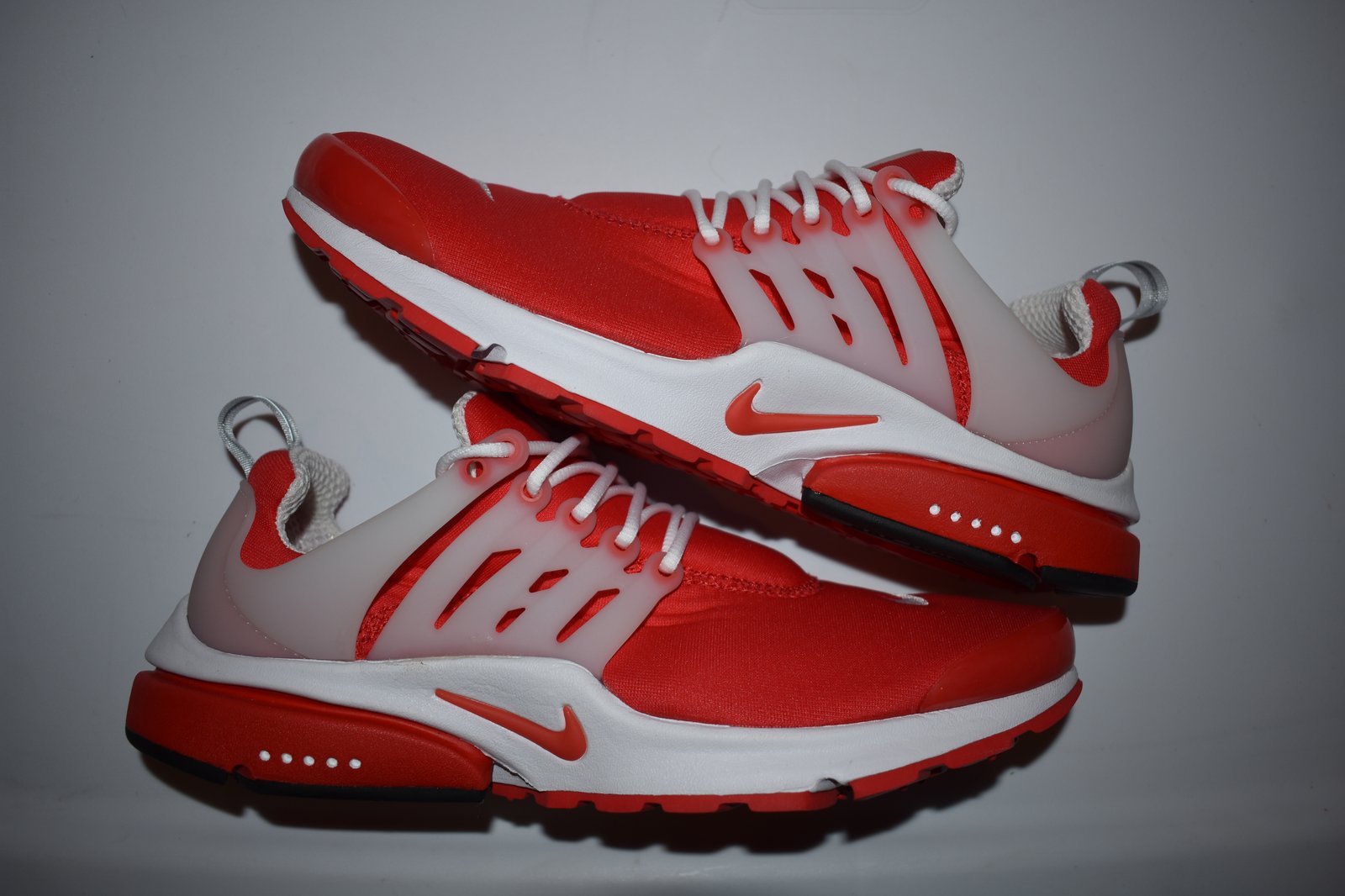 comet red nike presto