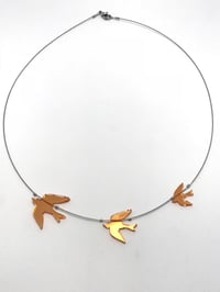 Image 5 of Náhrdelník Ptáčci - zlaté, stříbrné zrcadlo