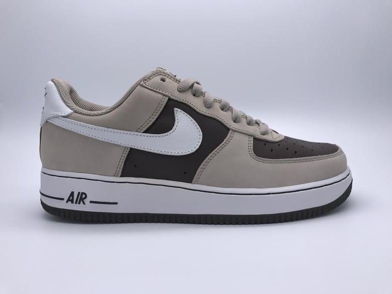 Image of NIKE AIR FORCE 1 "CHINO/WHITE-BAROQUE BROWN"