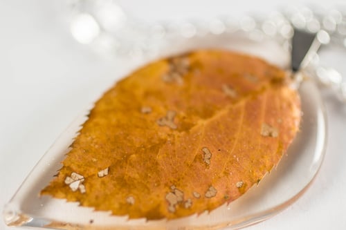 Image of Autumn Simple Leaf Pendant #2