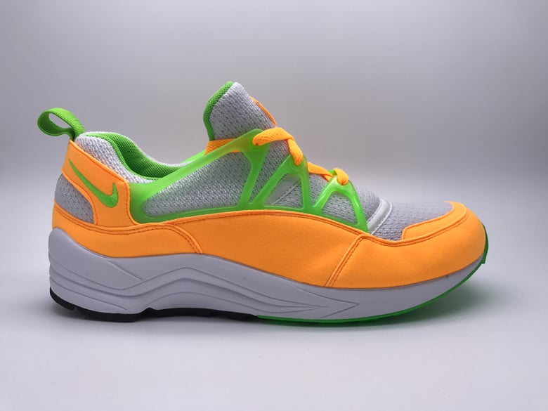 Image of NIKE AIR HUARACHE LIGHT "MANGO"