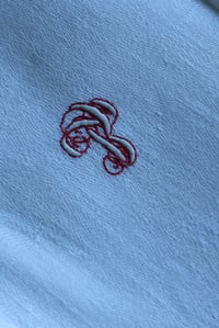 Image 2 of 2 Vintage Handtücher mit weiss-roten Monogrammen und Blumenmuster