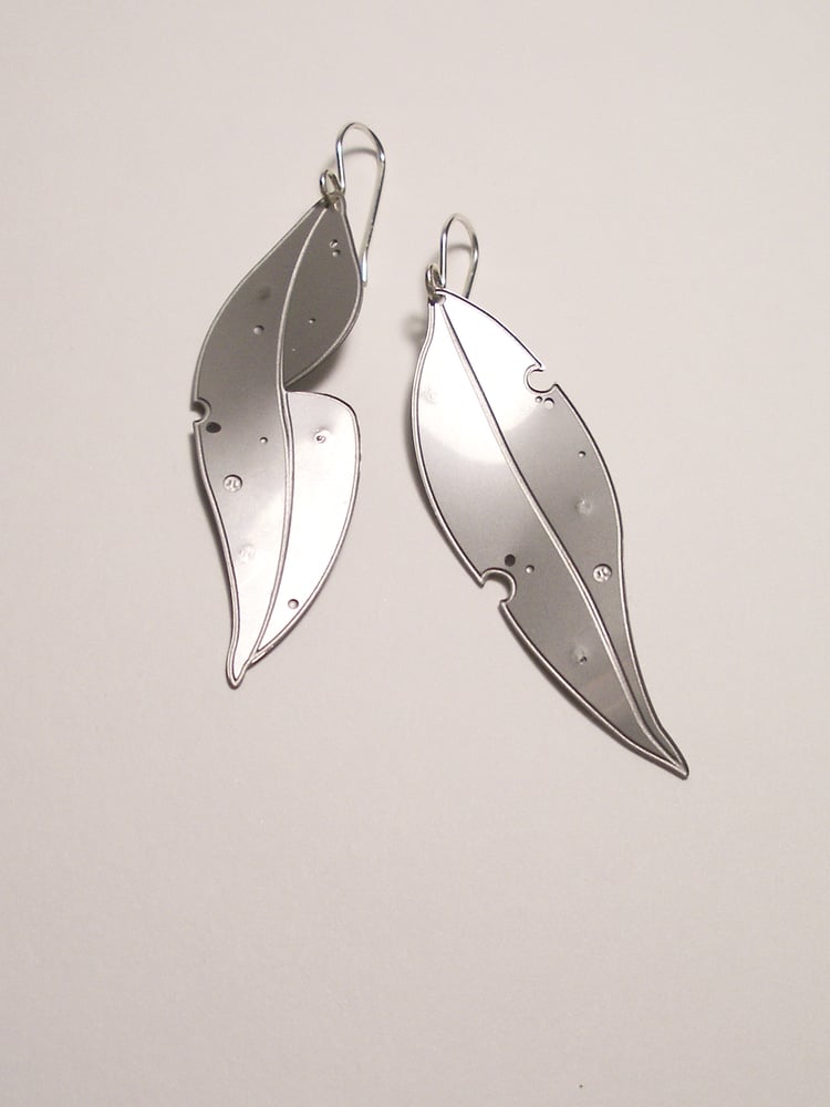 Image of LEAF EARRING: GUM LEAF LARGE (STAINLESS STEEL)