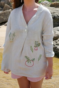 Image 1 of ‘Garden salad’ 100% made in Italy linen shirt with hand embroidery 