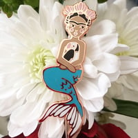 Mer-Frida II Pin