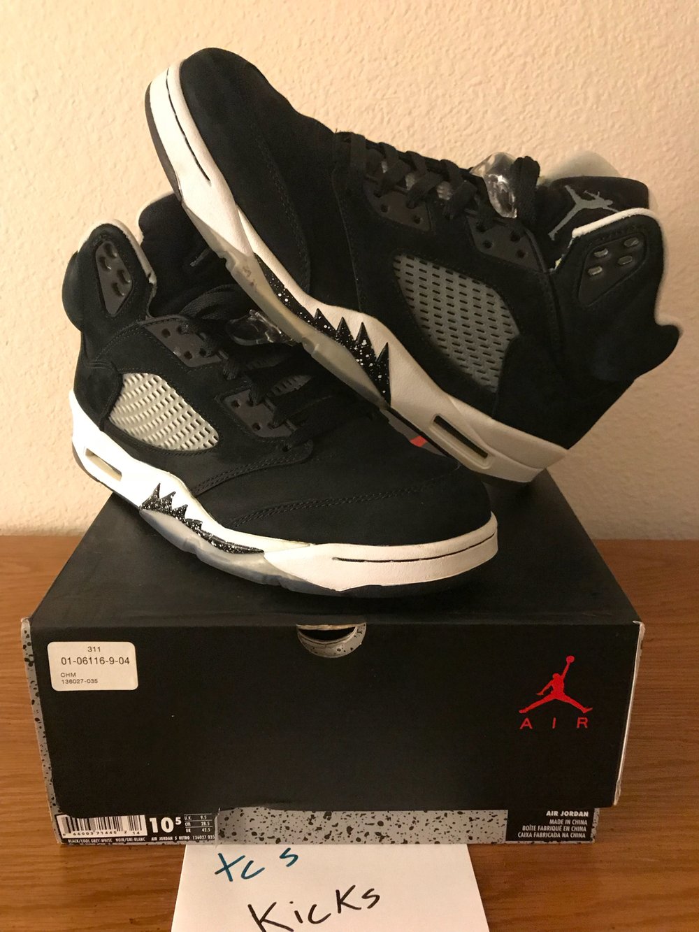 Image of Used Jordan Retro 5 Oreos Size 10.5