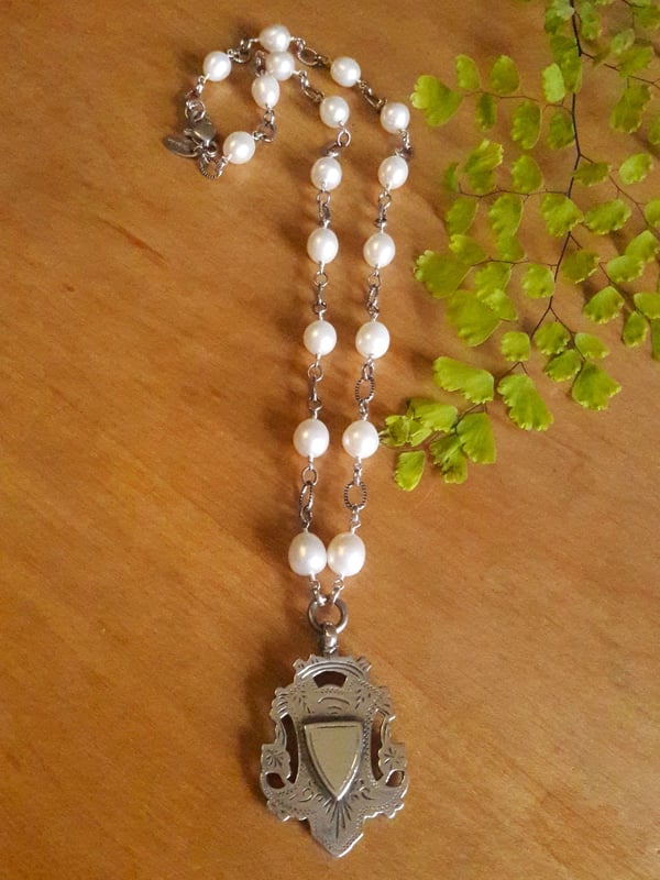 Image of White Baroque Pearls with two-sided Fob 4KK