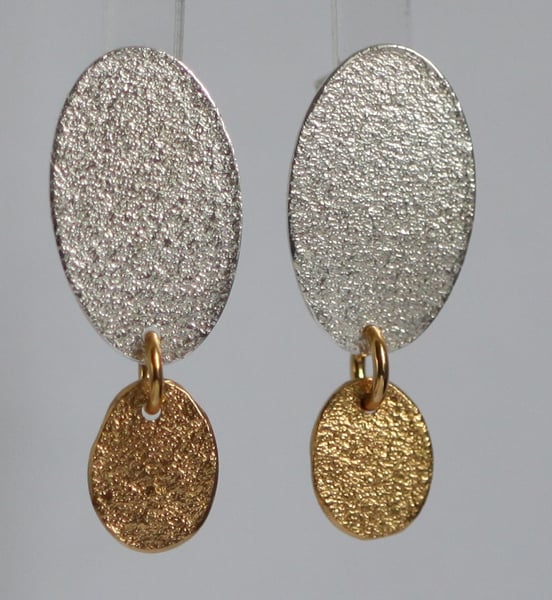 Image of Textured Dangly earrings