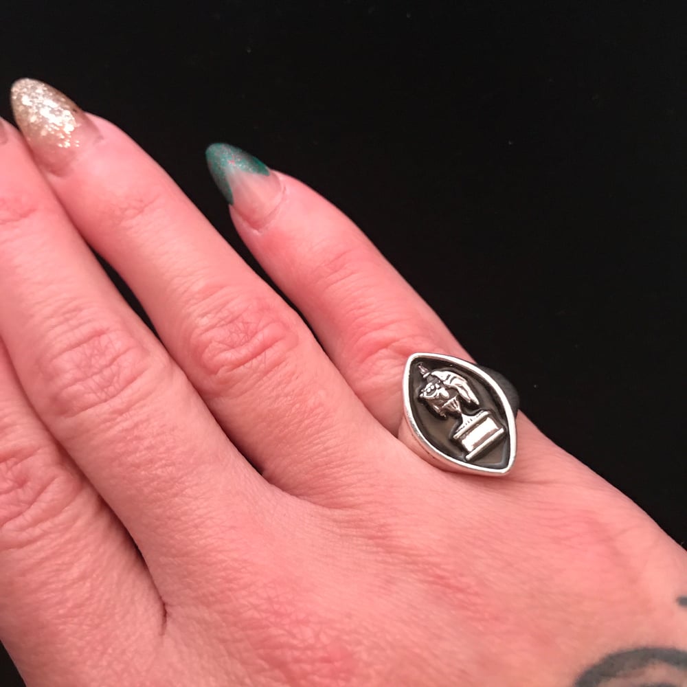 Image of DRAPED URN SIGNET