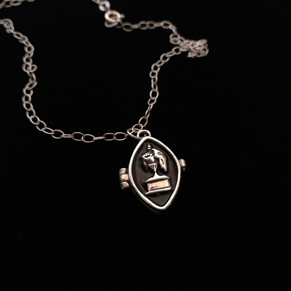 Image of DRAPED URN LOCKET