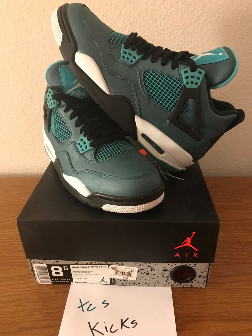Image of Used Jordan Retro 4 Teal Size 8.5