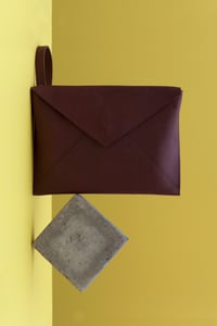 Image 1 of Enveloppe bordeaux (greasy leather)