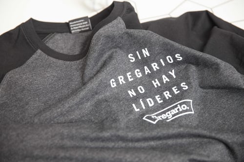 Image of "Sin Gregarios No Hay Líderes"  RAGLAN