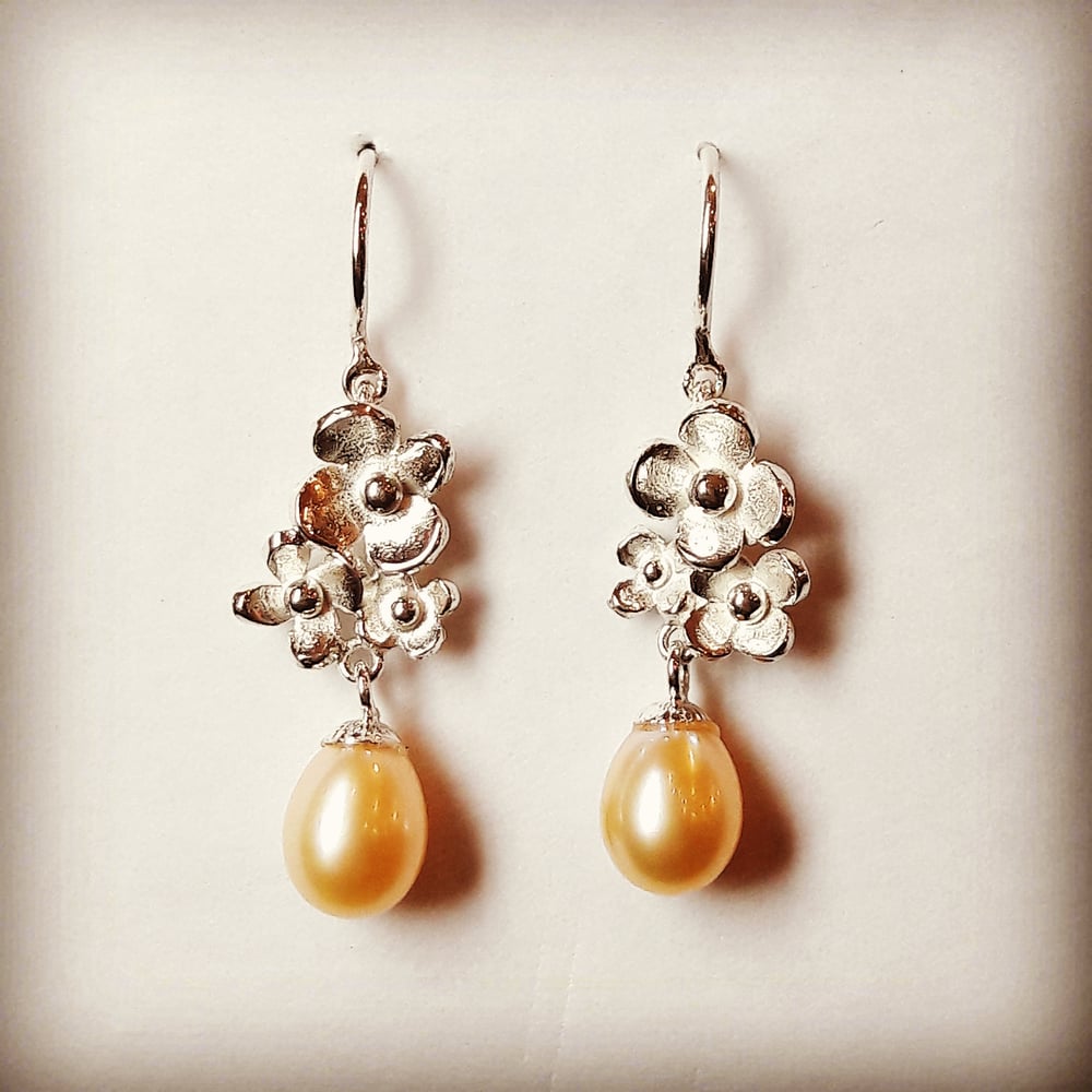 Beeld van Pearl earrings