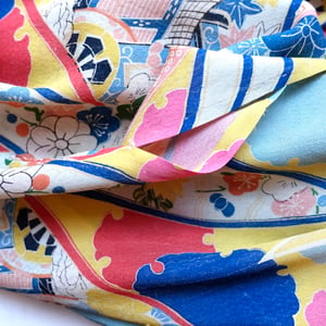 Image of Silke kimono  med Multi-farvede felter og blomster